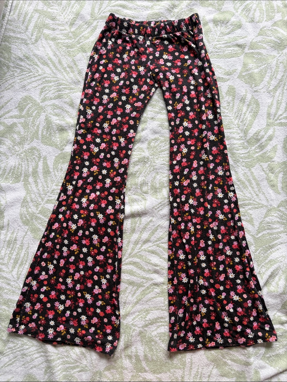 Billabong Black Floral Flared Leggings with Pink & White Daisies